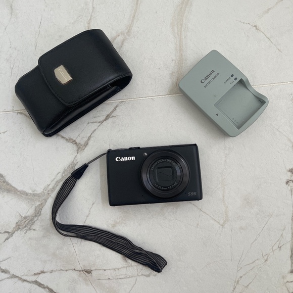 Canon PowerShot S95 Digital Camera Vintage Black ~Mint Condition~ - Picture 2 of 12